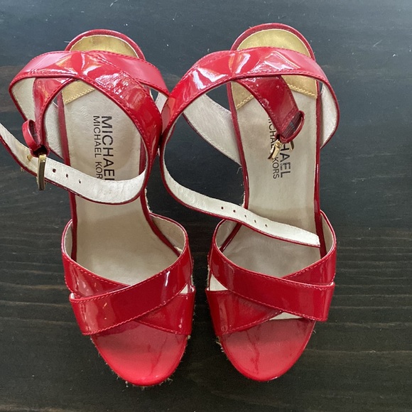 Michael Kors - Picture 2 of 4